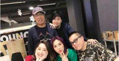 以为何穗刘亦菲够白了, 直到看到她, 网友: 腿上才是亮点吧? 会玩