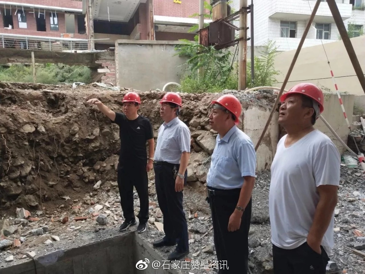 县委常委 副县长王振强到赞皇嶂石岩世茂爱心