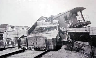 他用大碗砸晕鬼子,穿上日军服装,混进敌营干翻