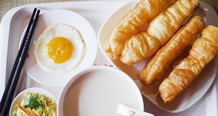 韩国网友来中国旅游,清早去吃早饭,吃的想流眼