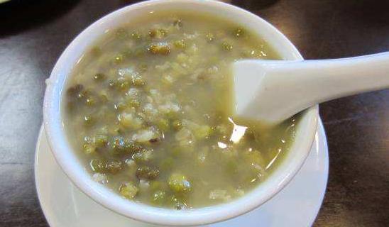 宝宝热伤风不要怕,用食疗法辅助治疗,吃好喝好