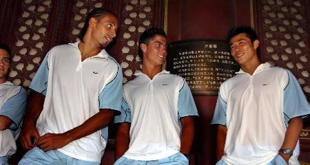 让C罗当小弟的董方卓 为何没C罗成功? 发工资