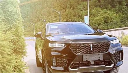 江苏一小伙买国产豪车长城VV7，回家路上直接被撞毁，质量太差！