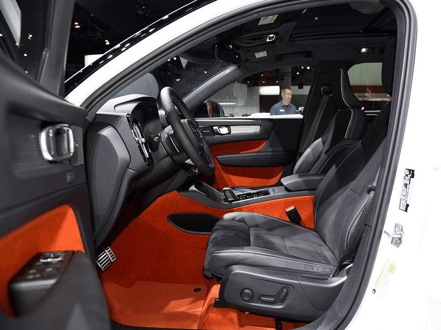 宝马X1最强劲敌，配19寸轮毂＋9.2英寸大屏才18万，比奥