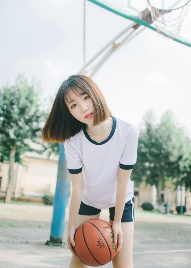 人像摄影:视频运动服长腿美女户外摆拍既清纯白色tuo美女图片