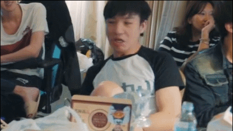 rng看抽签仪式是什么反应?得知抽到g2后,uzi差