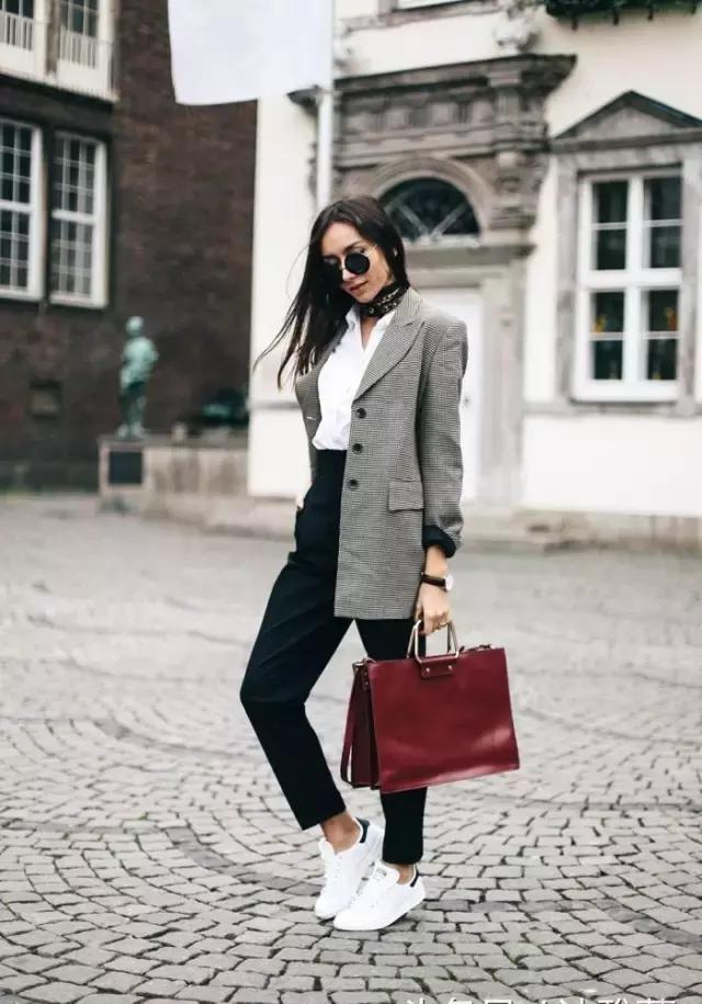 2018最火搭配,九分裤+运动鞋!