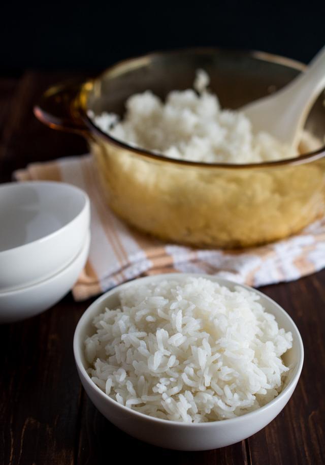 教你不用电饭煲怎么蒸米饭更具有蓬松感