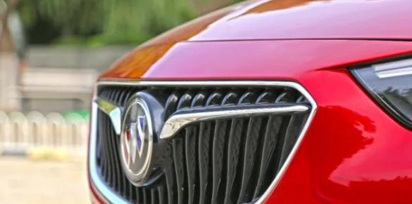 中级车市场又来一个实力派，外观碾压套娃德系！网友评价：太帅了