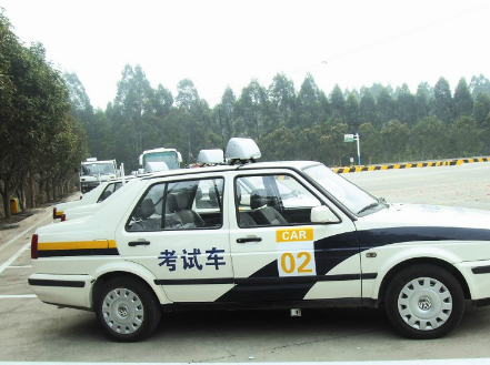 不识字考驾照,过科目一,却在科目二上栽跟头