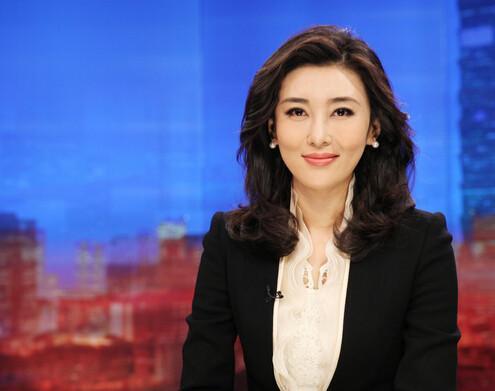 胸太大勒得慌，央视美女主持多次被警告，如今的她走上人生巅峰