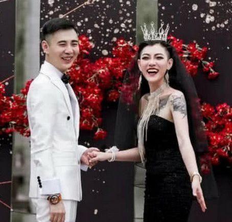 抖音最美新娘走红,曾经浑身纹身,婚后却让人