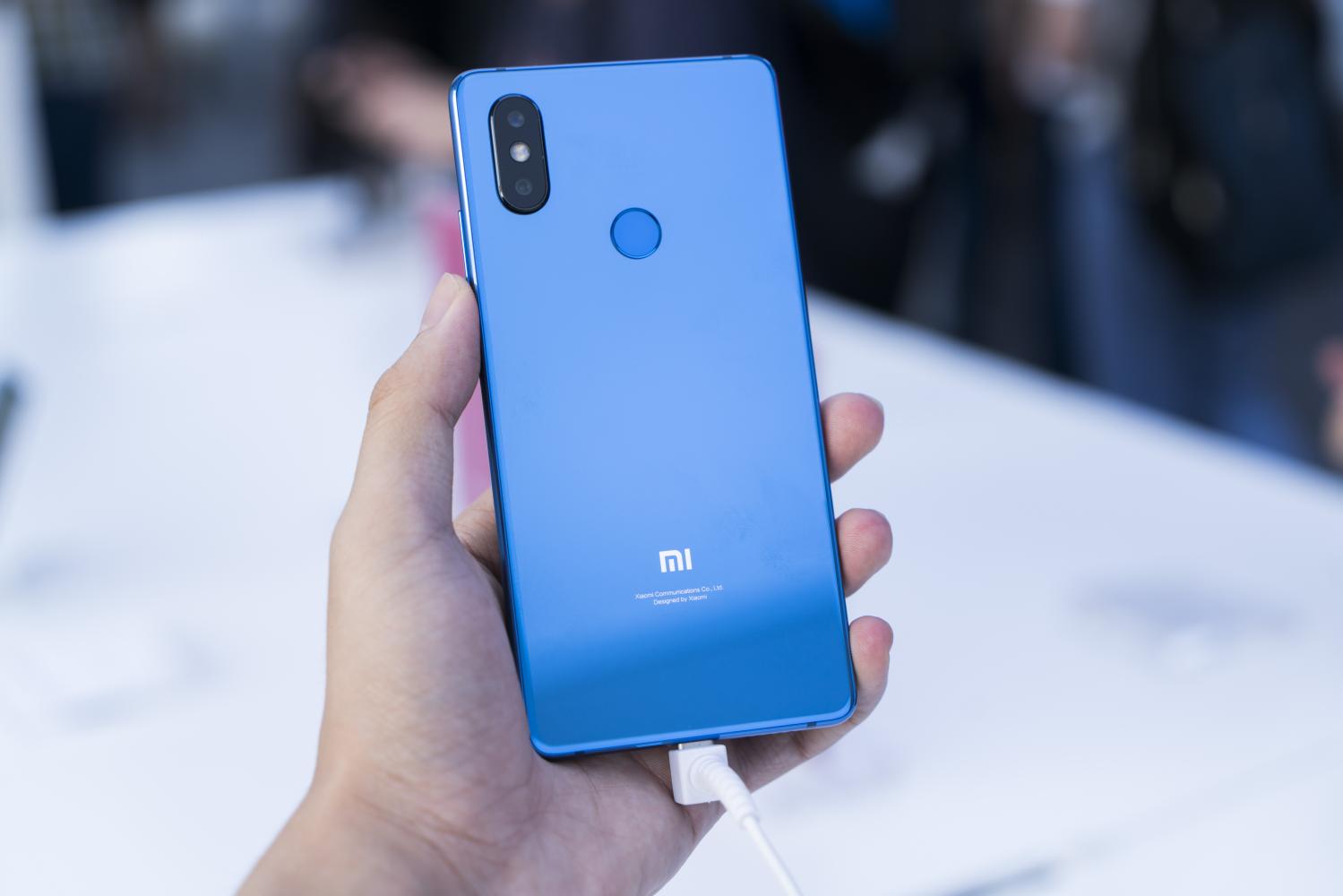 小米8透明探索版很酷, 但你能买得到嘛?