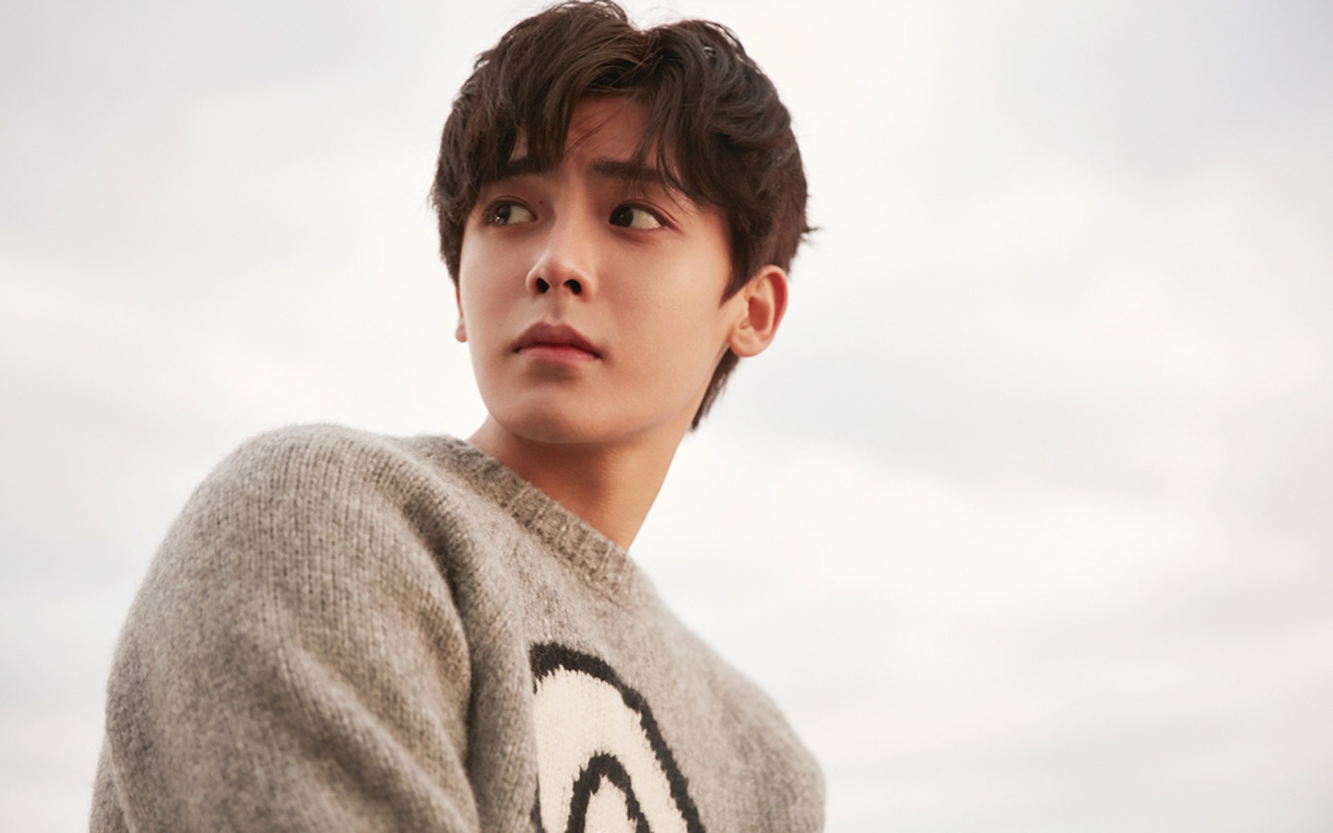 鹿晗和侯明昊太相似,四张照片中只有一张是鹿晗,你找出来了吗