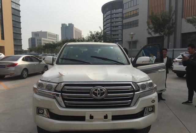 丰田酷路泽4000抗造型越野车带你完美体验阿拉善之旅