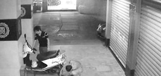 男子偷电车被逮捕,搞笑请求让民警吃惊,网友纷