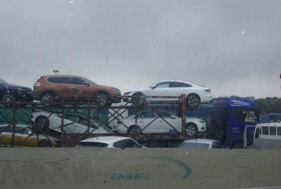 全新大众CC发往各地4S店！黄色成主打颜色，颜值不输奥迪A4L！