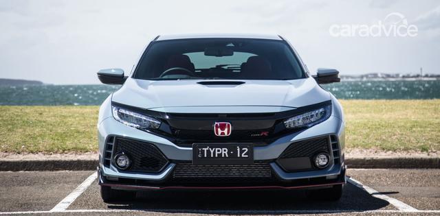 最美小钢炮，外观华丽，5.7秒破百，连保时捷911都要让路