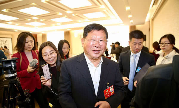 儿子是京城四少之一,父亲花3亿养足球队,还买