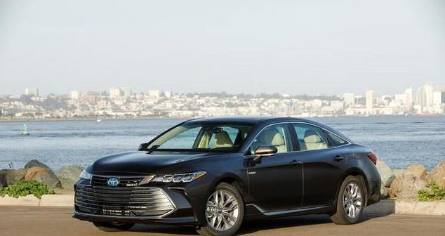 丰田又添神车“凯美瑞Plus”，内饰媲美雷克萨斯，有望国产