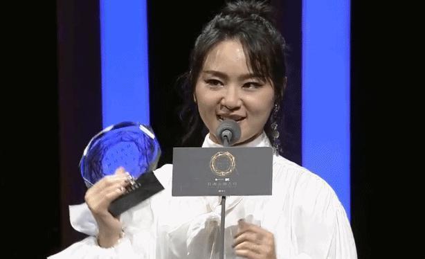 周笔畅最新高清未修图, 脸部浮肿造型邋遢, 网友