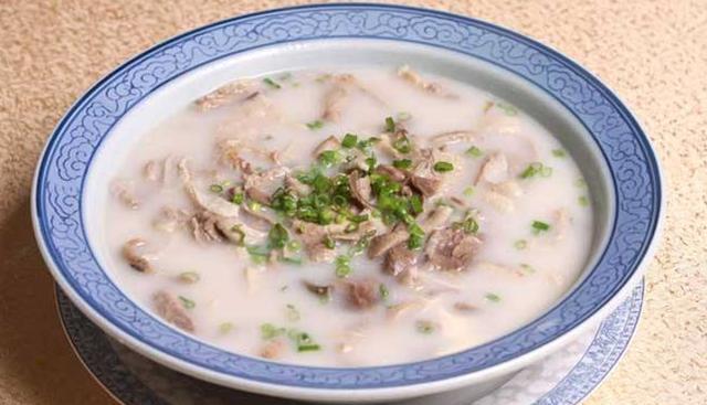 菜谱中常见焯水、氽水、飞水、出水有什么区别？