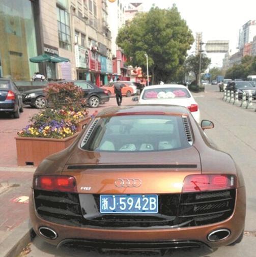 女车主拿到52DJ8的车牌号码, 让她感到尴尬, 都不想挂车牌了