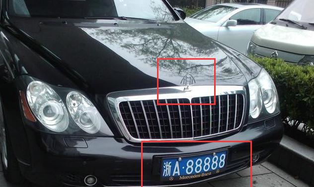 丰田和迈巴赫挂一样车牌，小别克也有5个8，杭州车牌有点乱