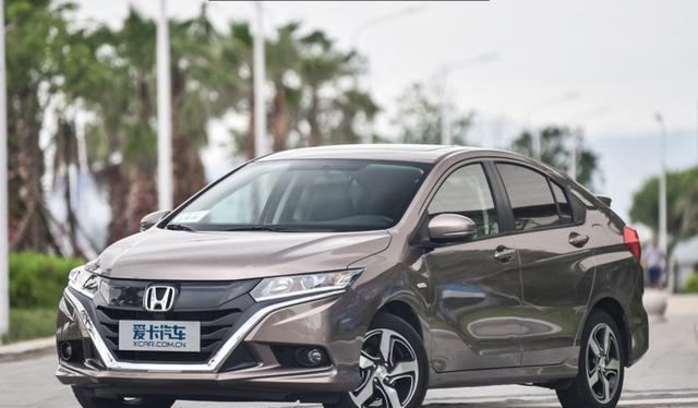 这款合资车省油N0.1，一公里三毛，内饰豪华才卖9万