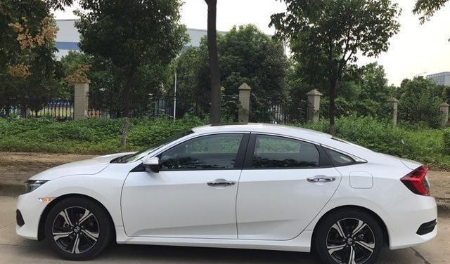 朋友建议我买荣威i6, 结果我提了思域, 没两个月, 肠子都悔青了!