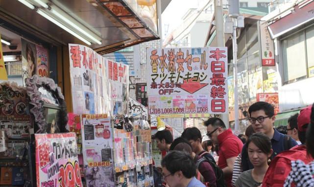 中国人太有钱不去韩国改去日本了, 疯狂购物让