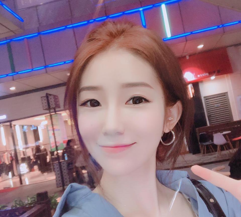 虎牙美女v虎牙抖音热歌《知道了》听完就起风美女小亲嘴图片