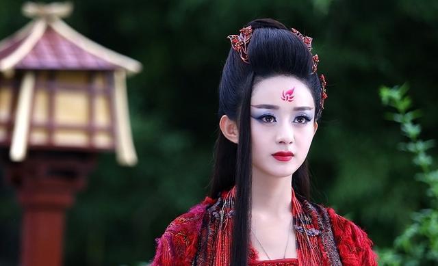 杨颖关晓彤迪丽热巴赵丽颖谁更适合担任影版《