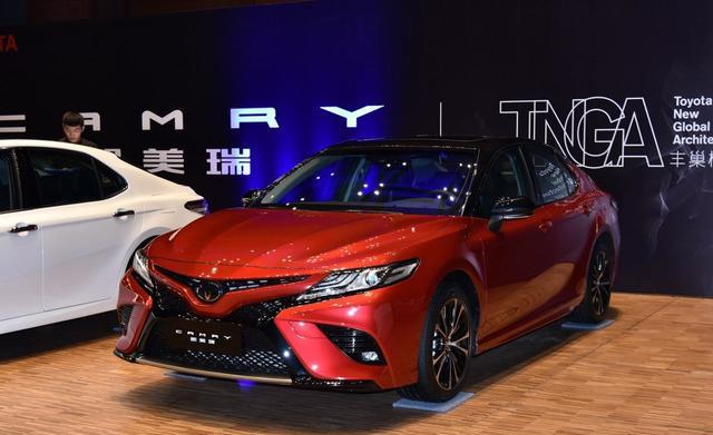 2018款丰田-凯美瑞 , 外观时尚靓丽, 内饰全面提升, 值得你等待