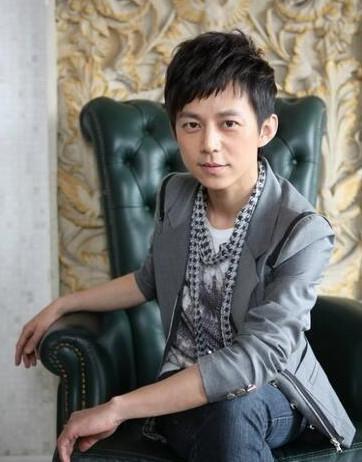 何炅年薪1640万变身湖南主持一哥, 从8万斯柯