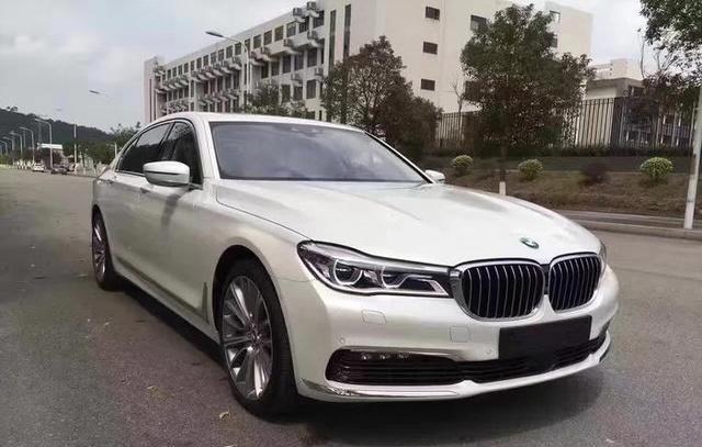 放弃S500选择宝马750, 气场虽然降了不少, 但是喜欢其性能