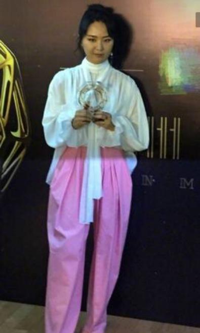 周笔畅最新高清未修图, 脸部浮肿造型邋遢, 网友