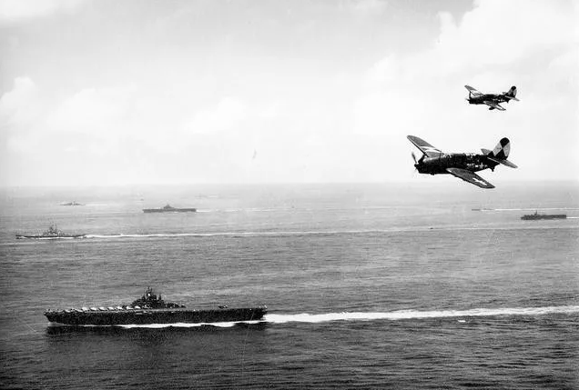 冲绳岛战役老照片,图6被俘日本女人一脸悲伤