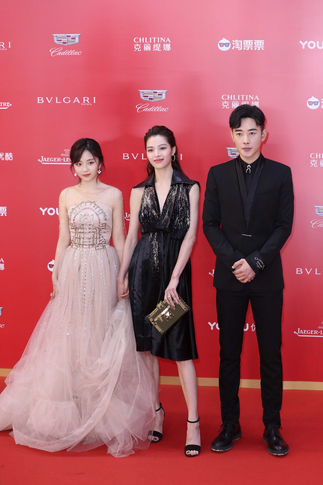 钟楚曦谭松韵携手红毯 罗晋自曝《八月未央》