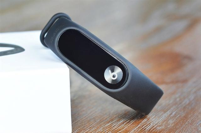 悟空问答:小米手环3来了,新增运动副屏更抢眼