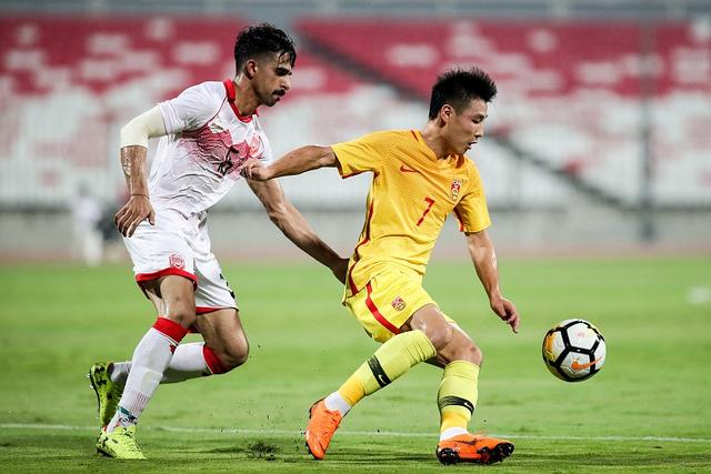 拼了!国足进攻低迷不能怪武磊:100米冲刺跑救