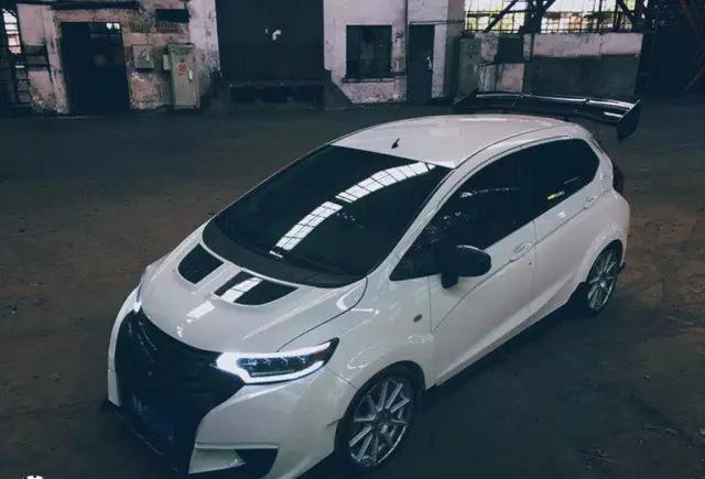 70万的进口思域太遥远，杭州车友将飞度GK5打造成Type-R外观