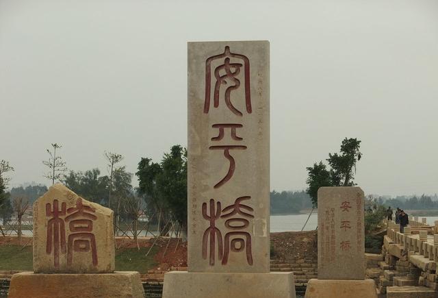 假如绑一根铁链到月球,地球自转多久能将月球拉回来?...