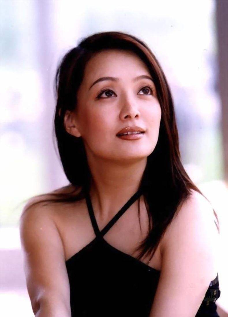 于慧在《插翅难逃》中饰演的郭金凤,是张世豪背后的女人,她经常为