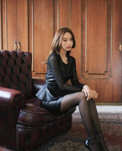 美女秘书穿上这件时尚紧身皮衣, 老板常叫她过办公室