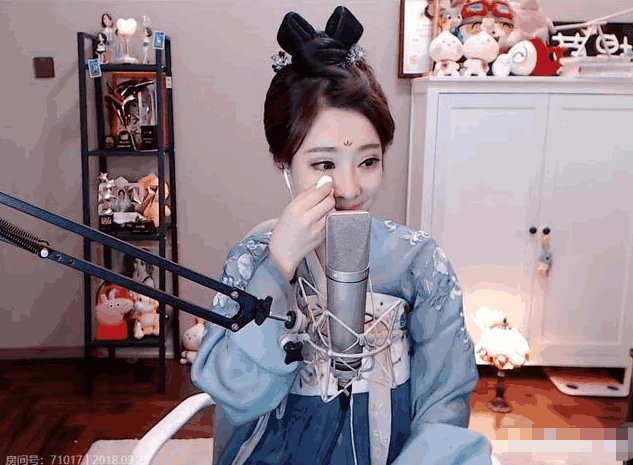 冯提莫4周年直播, 轻松拿下小时榜冠军, 直播流