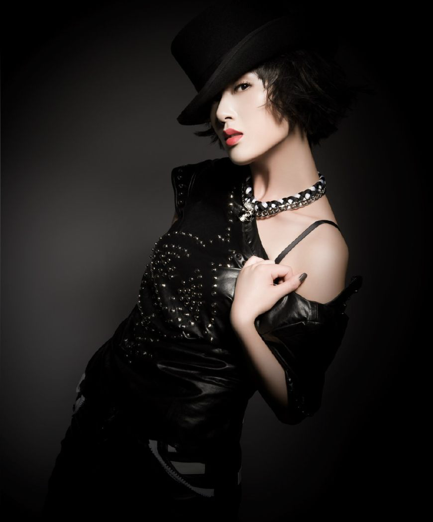 新三国小乔扮演者赵柯性感时尚写真