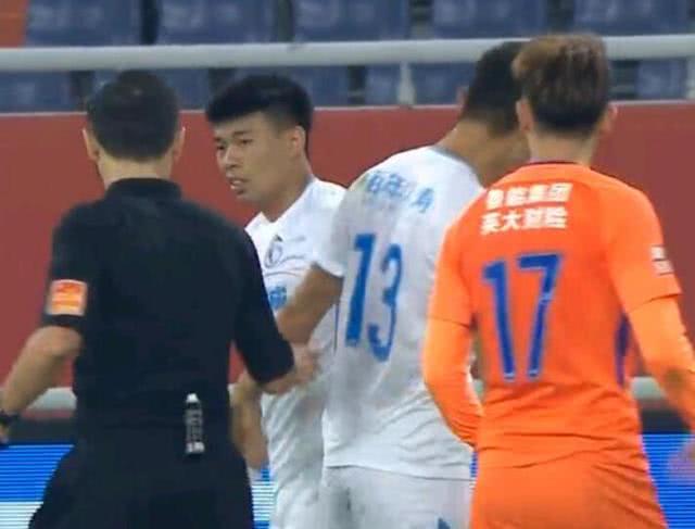 可悲可叹!23岁新星双脚离地飞铲后酿冲突,中国