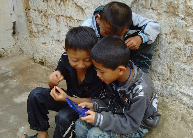 农村小孩的模样,仿佛看到自己的童年,这些事小时候都