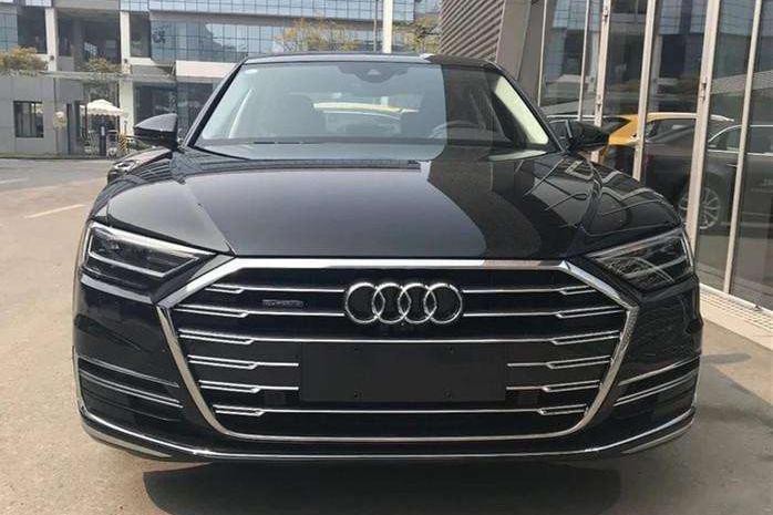 四川首提18款奥迪A8L, 还没到家屏幕就被指纹占领, 车主: 尴尬了